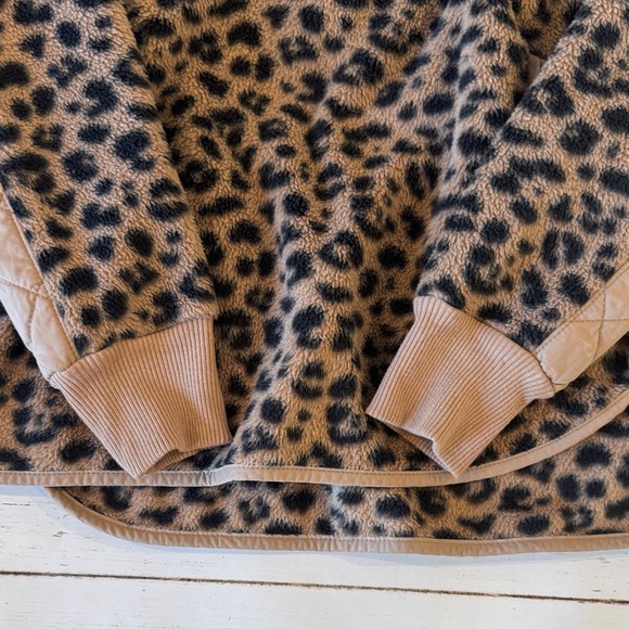 Abercrombie Leopard Print pullover - Picture 4 of 8